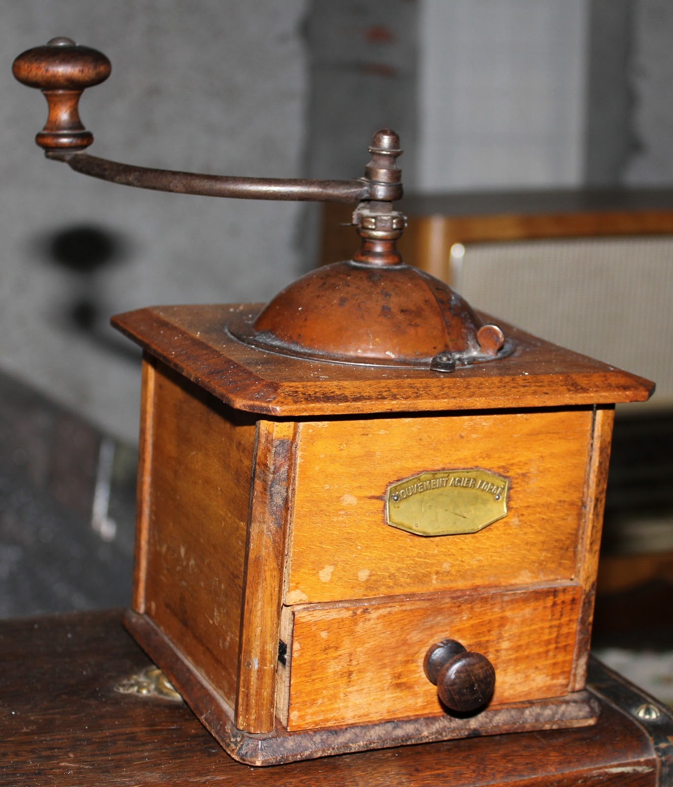 ANTIGUIDADES MOINHO DE CAFÉ ANTIGO