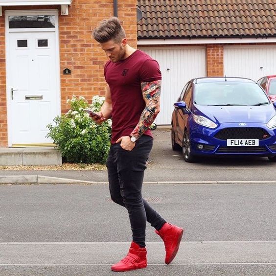 Alguns Looks com Tênis Vermelho, pra inspirar Moda