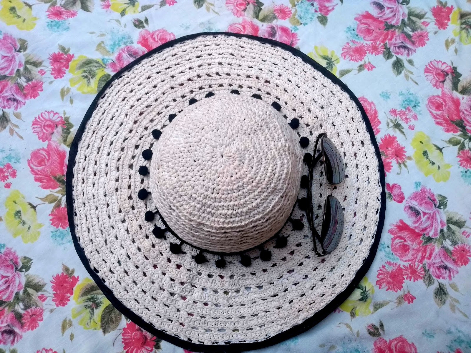 Crochês da Letícia Chapéu de praia em crochê com barbante